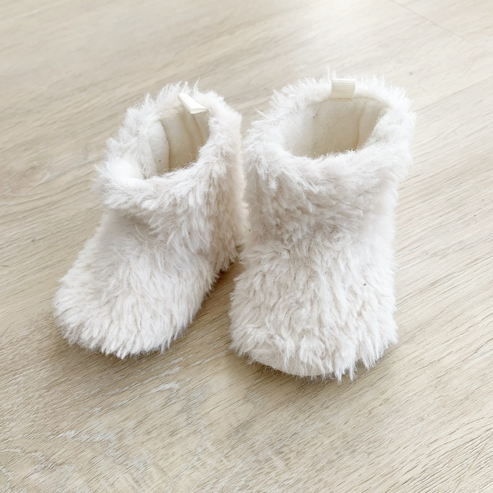Sweet and fuzzy Old Navy Baby Boots - Picture 5 of 5